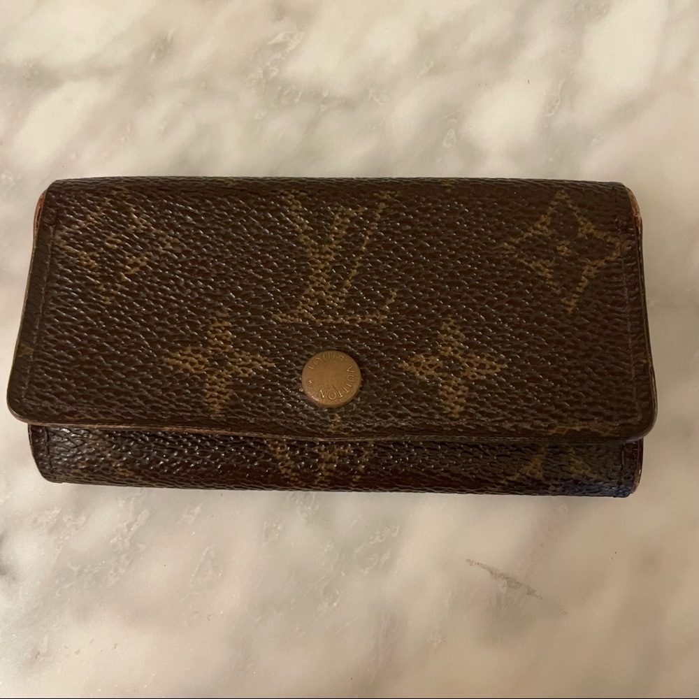 authentic Louis Vuitton 4 key pouch monogram